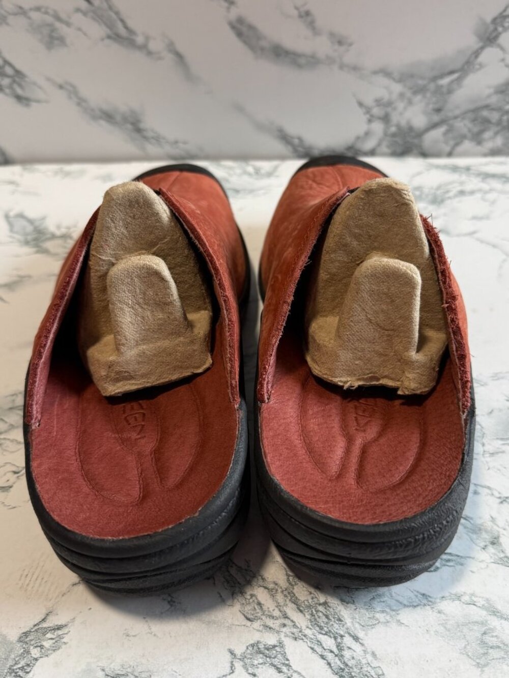 Keen Women 8.5 Slip On Shoe Red Leather Backless Closed Toe Comfort Casual - Picture 4 of 6